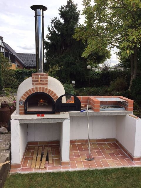 Stenen pizza oven voor buiten